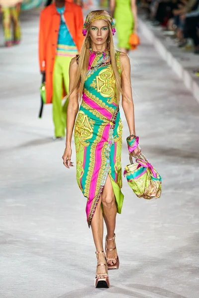 Look 49